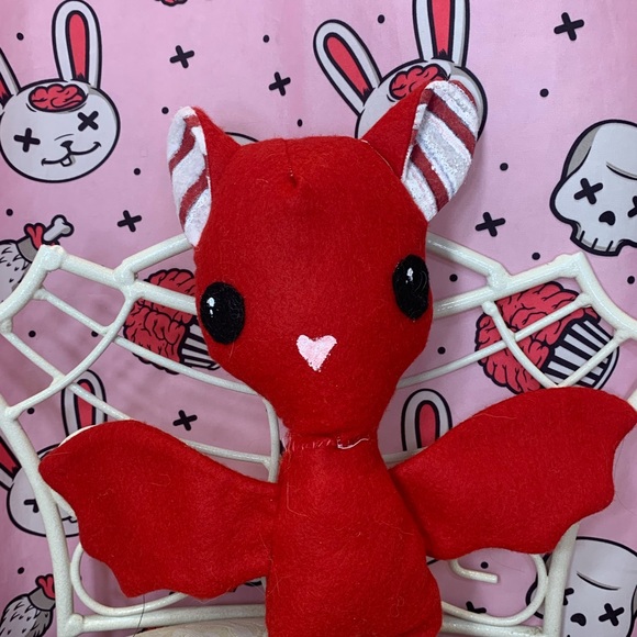 Handmade felt bat red - Picture 2 of 2